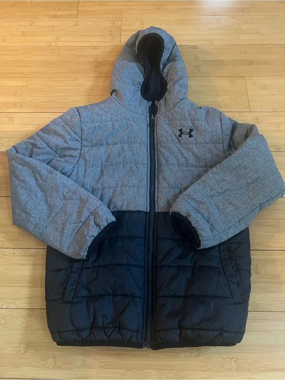 Under Armour Boys Pronto Colorblock Reversible Puffer Jacket Black Gray Size S M